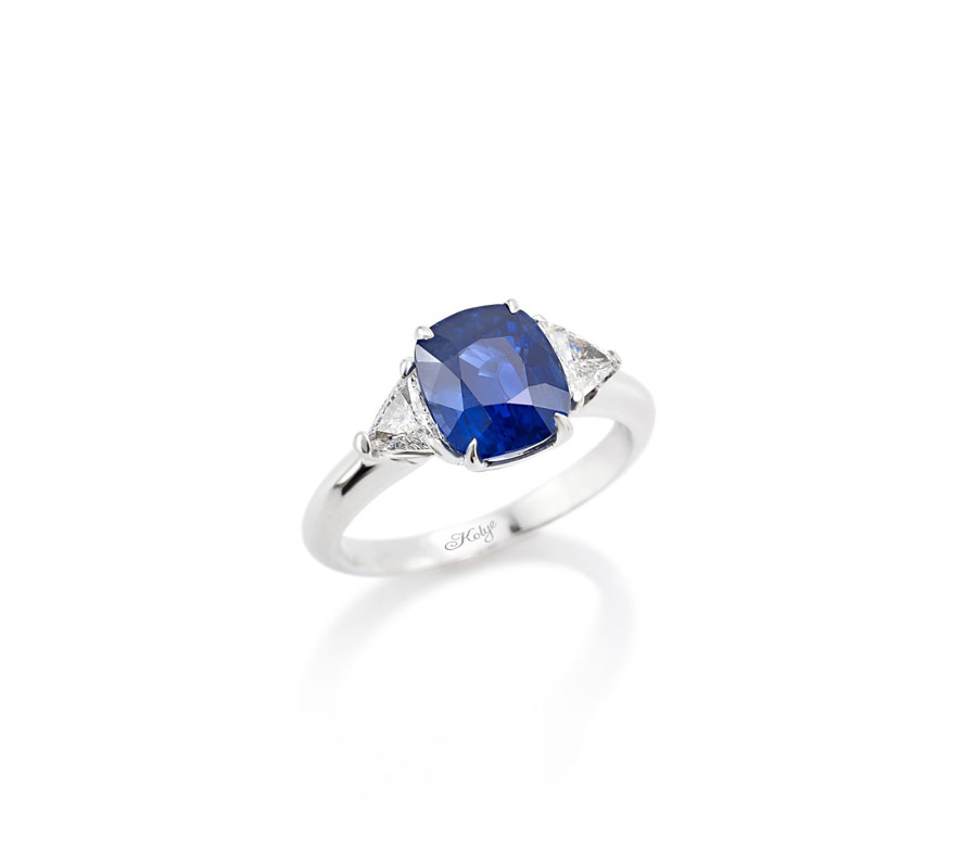 Engagement ring in 18K white gold with certified 2.52 ct natural Royal blue sapphire & 0.34 ct diamonds E color, VS clarity